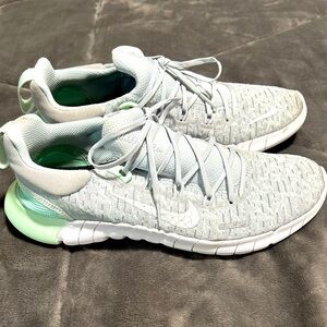 Nike  size 9 womens Gray and Teal